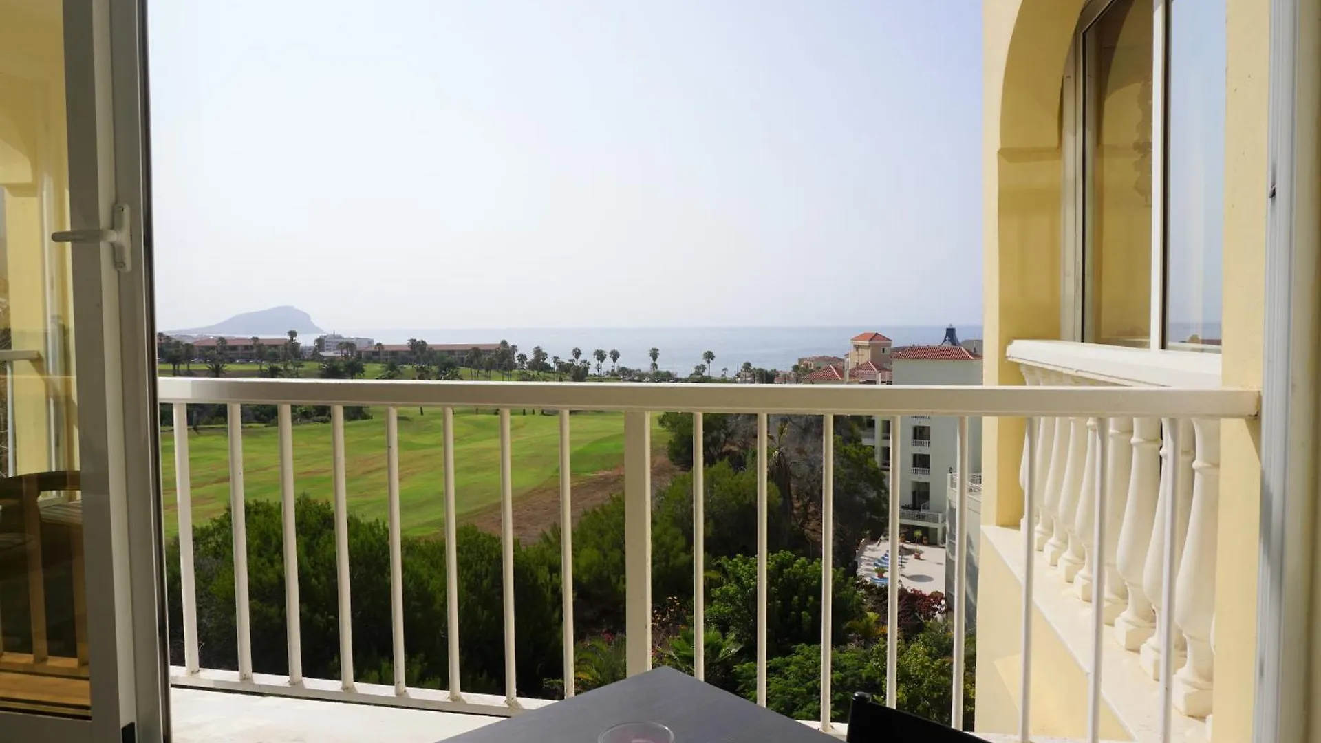 Golf Del Sur Apartment - Magnificent Panorama Of The Ocean, El Teide, And Montana Roja San Miguel de Abona 0*,  Spagna